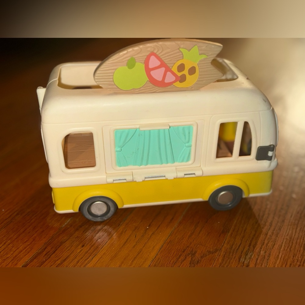 Bluey Juice Truck Toy Play Set